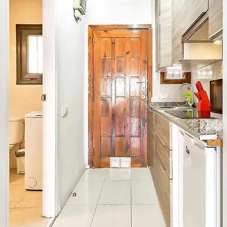 Bonito Estudio En Los Cristianos, Primera Linea De Playa
