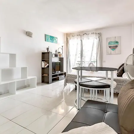 Bonito Estudio En Los Cristianos, Primera Linea De Playa